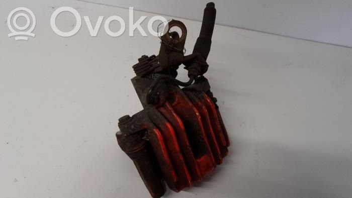 Volkswagen Golf IV Tylny zacisk hamulcowy 