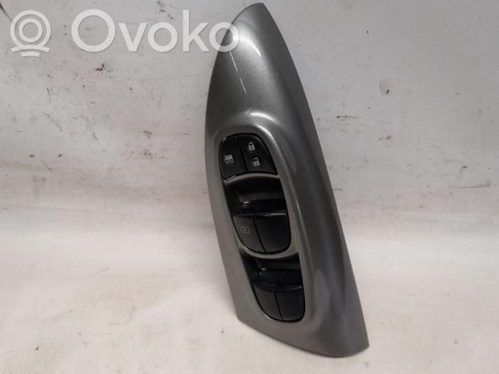 Nissan Juke I F15 Electric window control switch 
