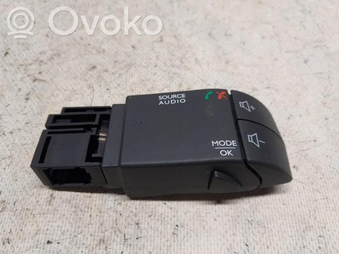 Renault Clio IV Steering wheel buttons/switches 