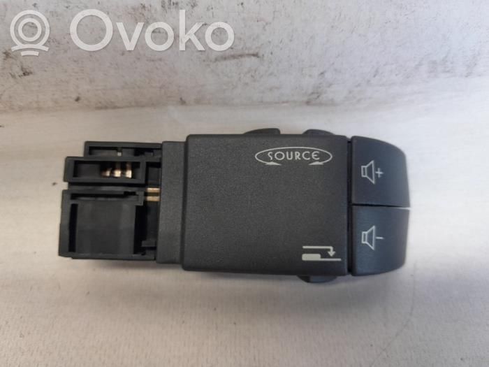 Renault Twingo II Steering wheel buttons/switches 