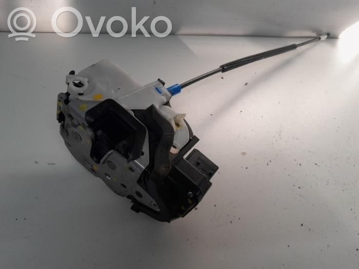 Opel Astra H Zamek drzwi przednich 