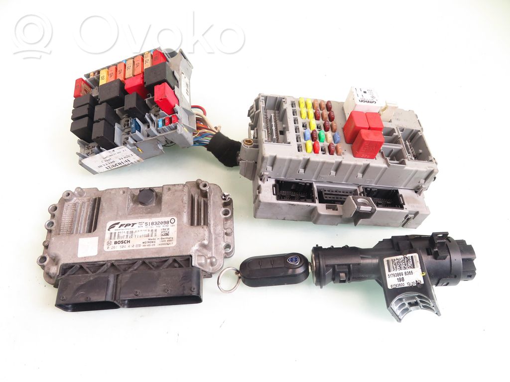 Unidad de control/módulo ECU del motor   0261S04410,51832098,0261S04410,51832098