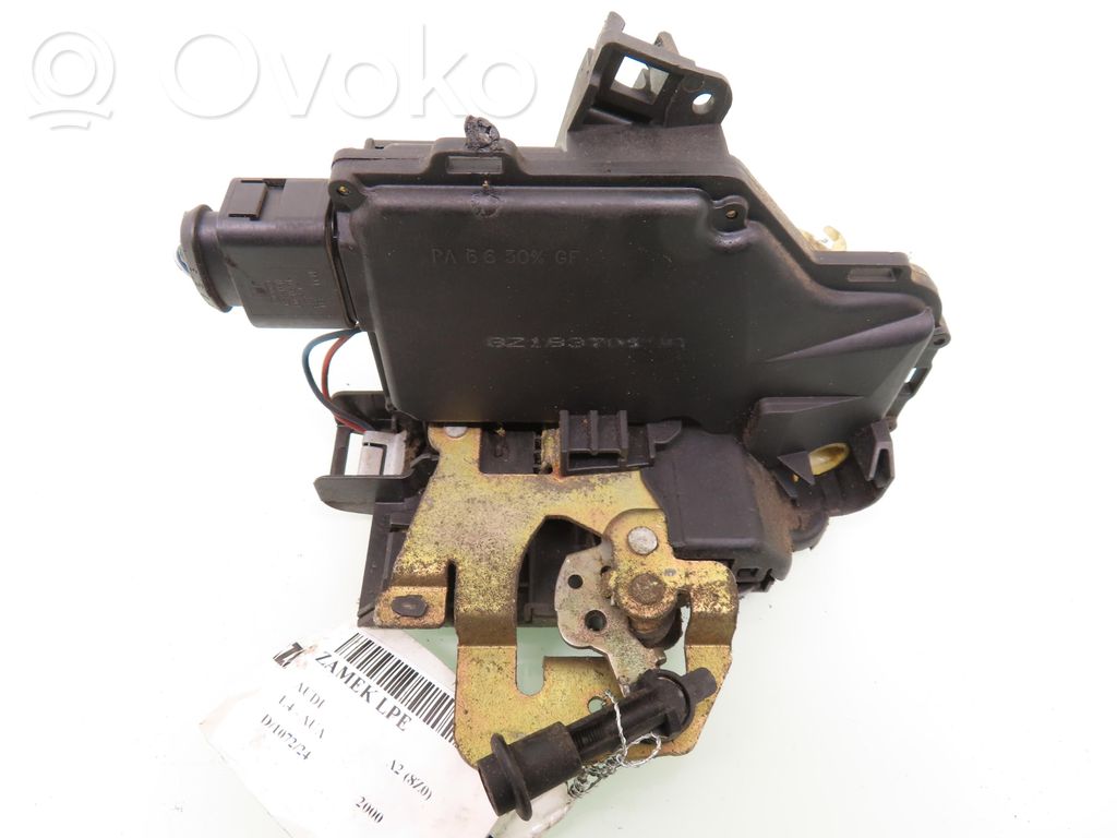 Priekšpusē slēdzene   8Z1837015A,8Z1837015A