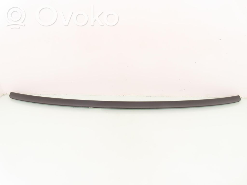 Tailgate/trunk spoiler