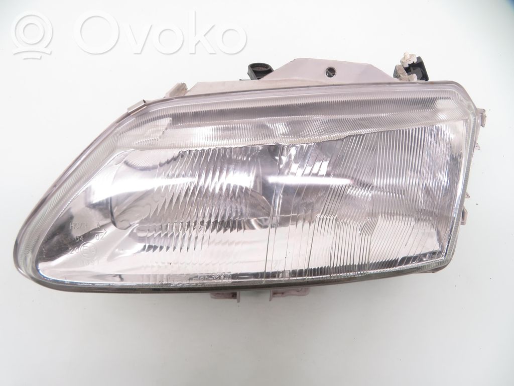 Renault Laguna I Far 