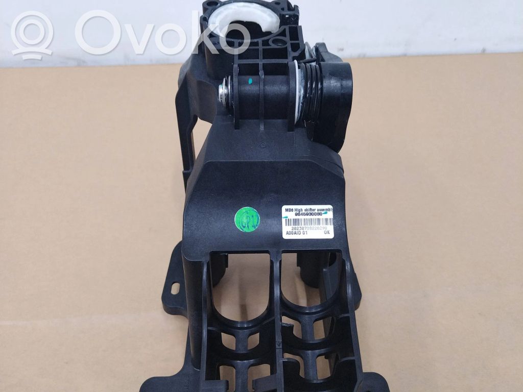 Peugeot 2008 II Gear shifter/selector 