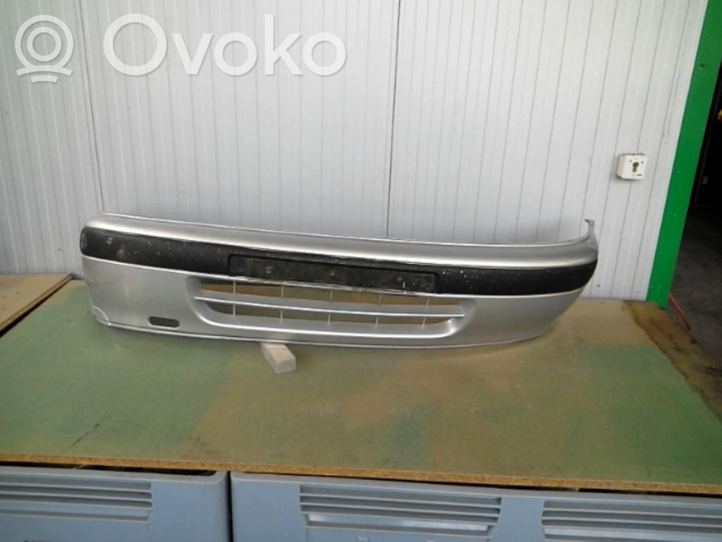 Nissan Micra Parachoques delantero 