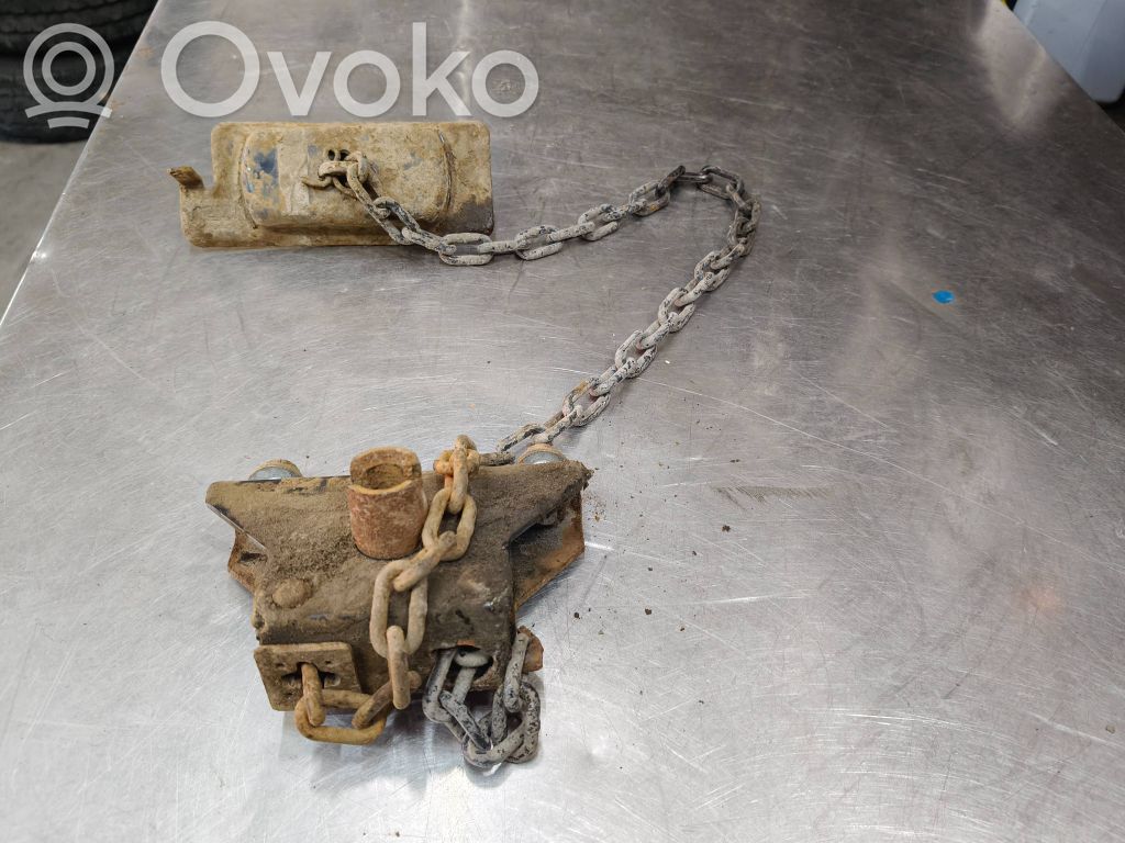 Spare wheel mounting bracket