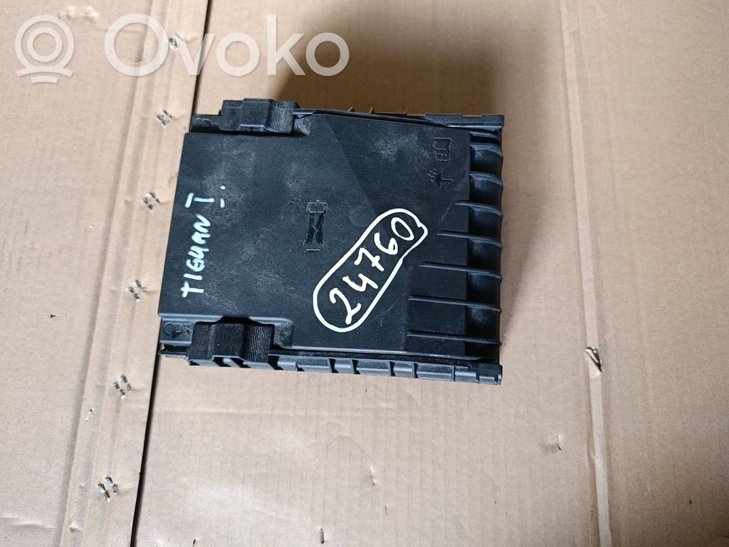 Volkswagen Tiguan Módulo de fusible 