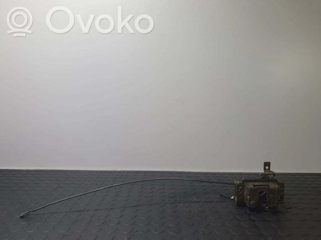 Priekšpusē slēdzene