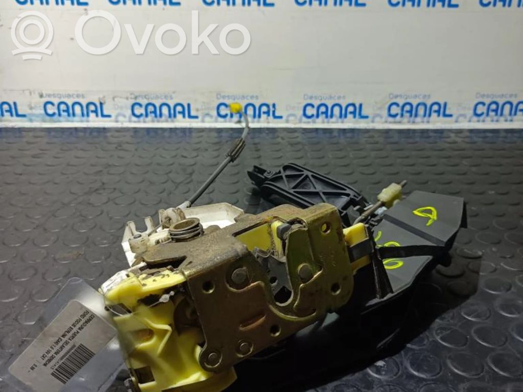 Ford Focus Priekšpusē slēdzene 