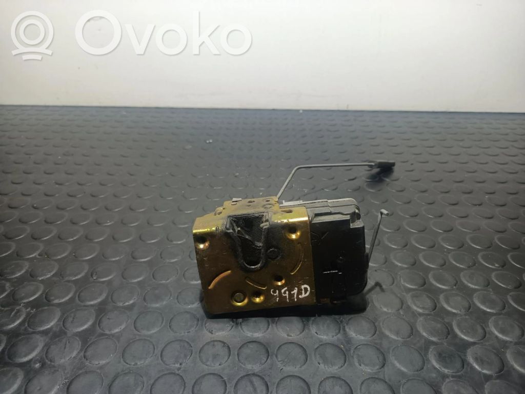 Peugeot 206+ Front door lock 