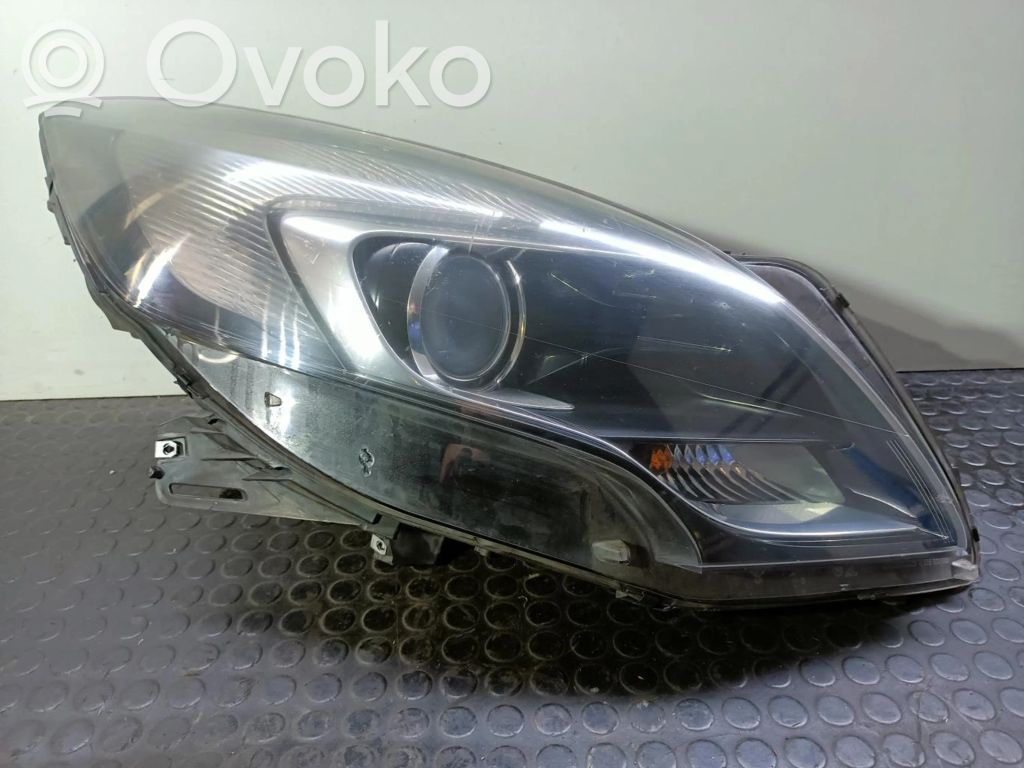 Opel Zafira C Lampa przednia 