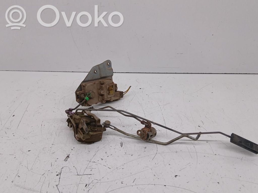 Priekšpusē slēdzene