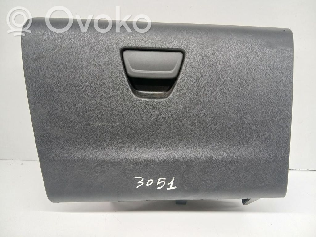 Glove box   E3B5A06010A