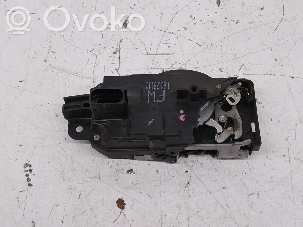 Opel Astra H Priekšpusē slēdzene 