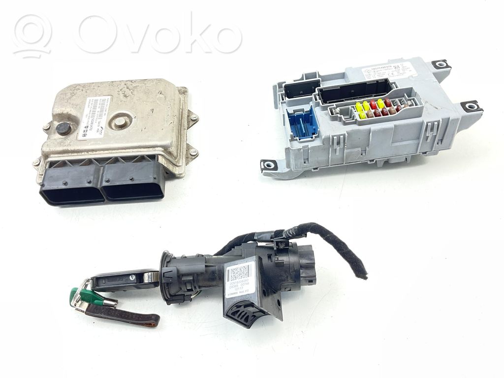 Fiat Panda III Komputer / Sterownik ECU i komplet kluczy 