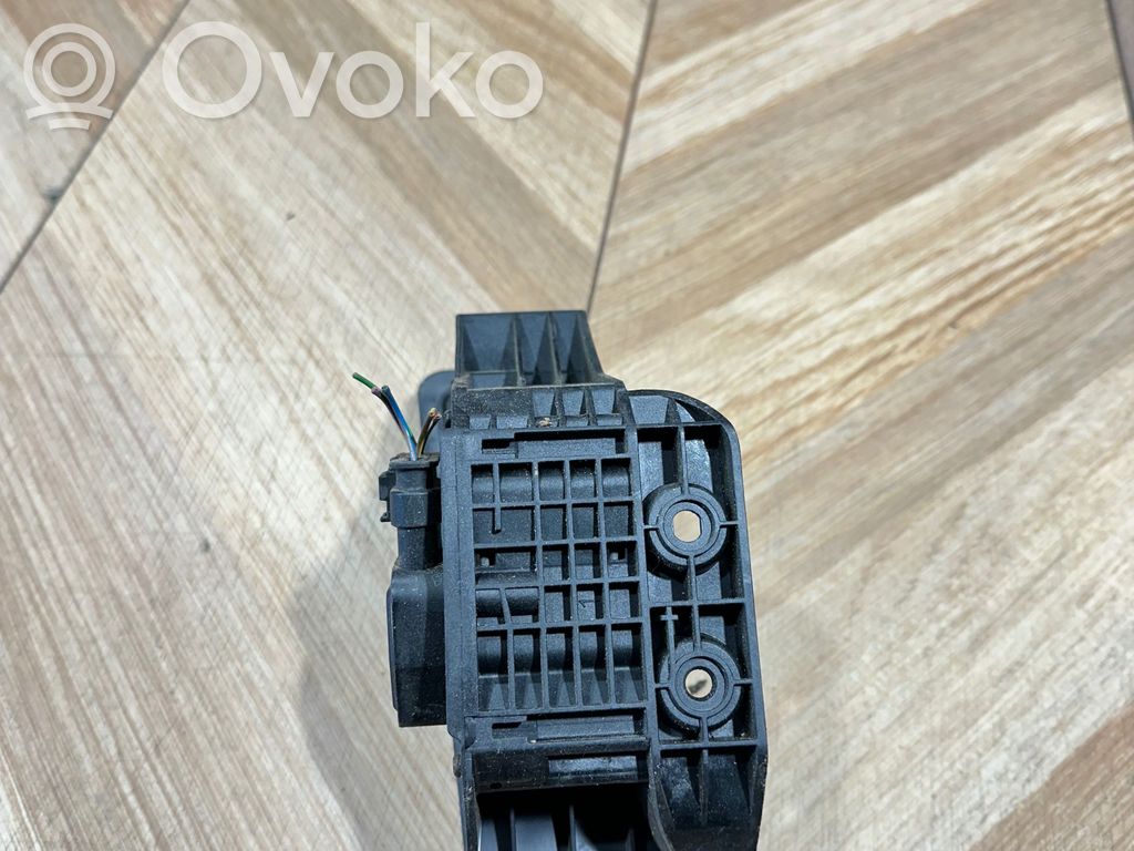 Mercedes-Benz C W204 Accelerator throttle pedal 