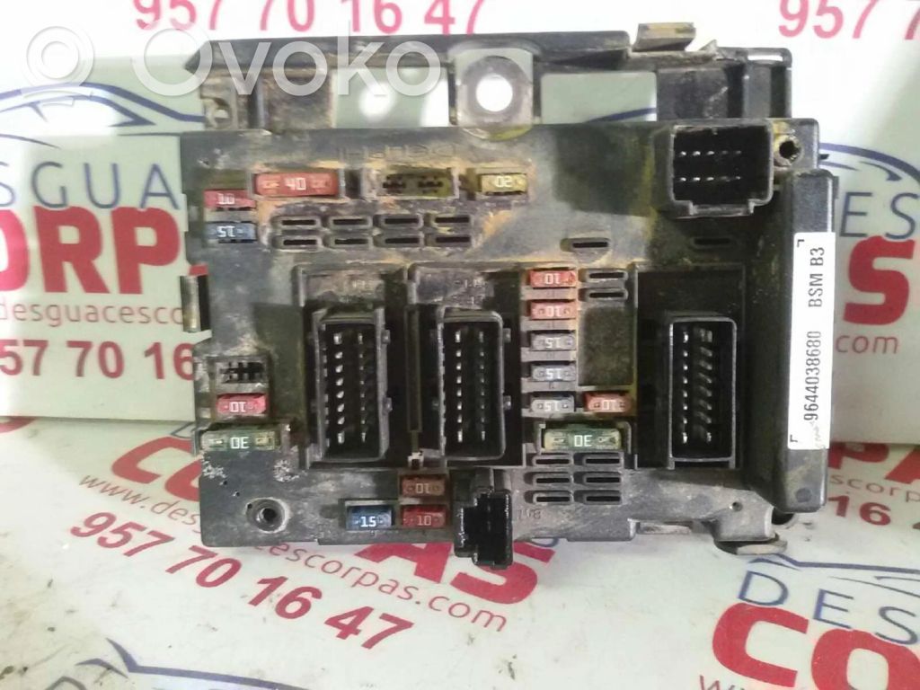 Peugeot 406 Module de fusibles 
