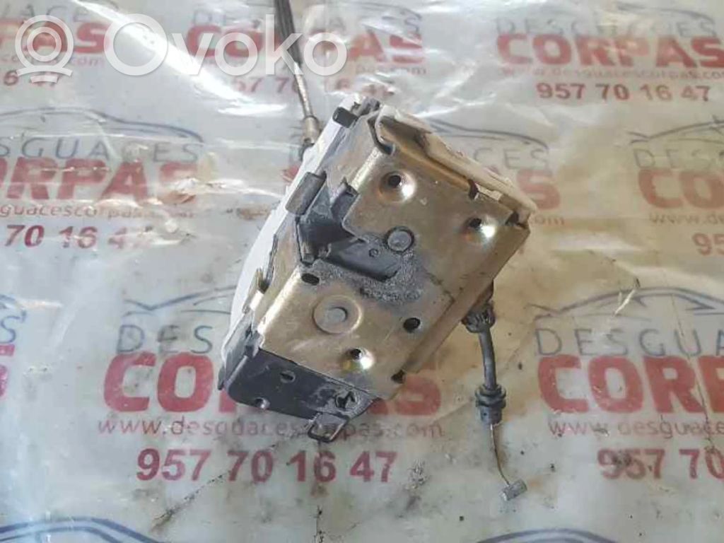 Cerradura de puerta trasera