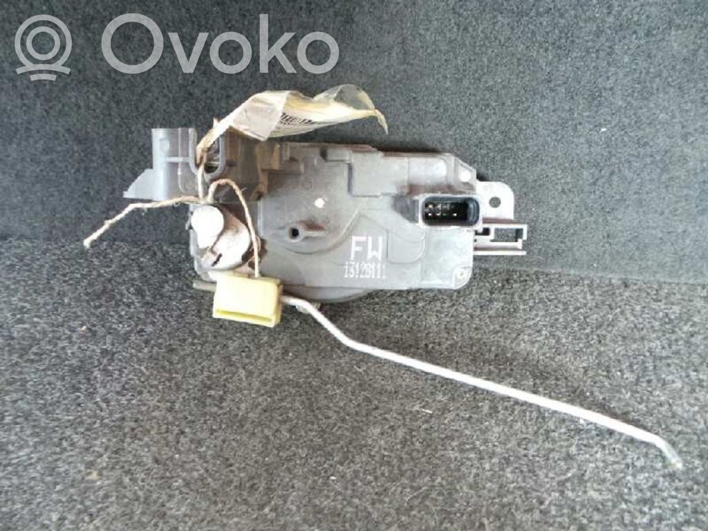 Opel Astra G Priekšpusē slēdzene 