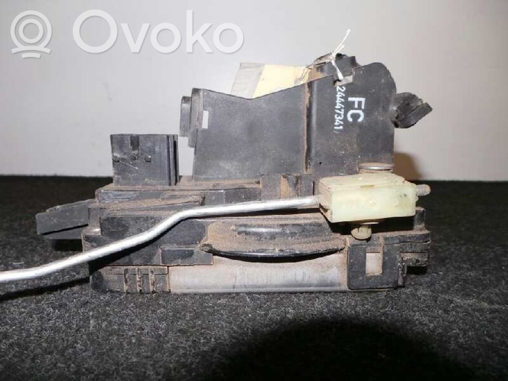 Opel Vectra C Priekšpusē slēdzene 