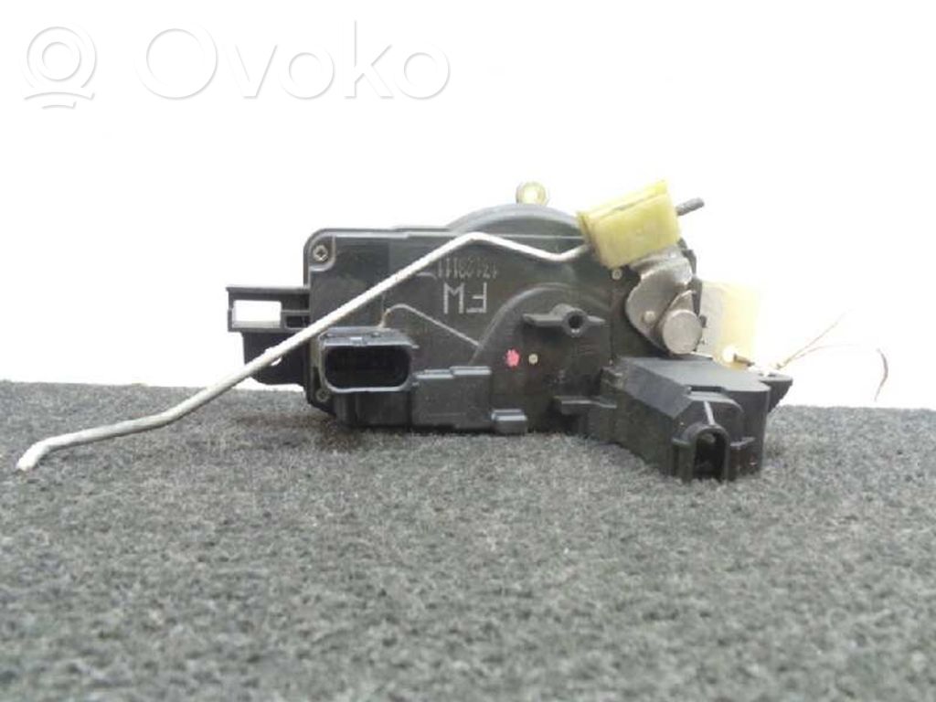 Opel Astra G Priekšpusē slēdzene 