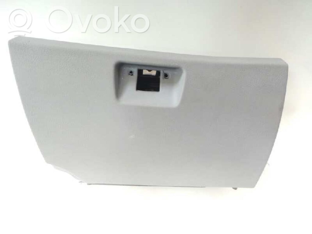Glove box