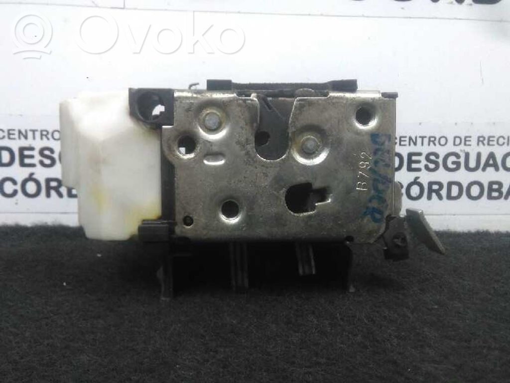 Priekšpusē slēdzene   5PUERTAS,ELECTRICA6PIN