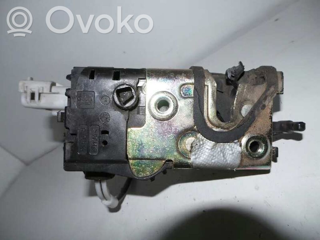 Peugeot 407 Serratura portiera anteriore 