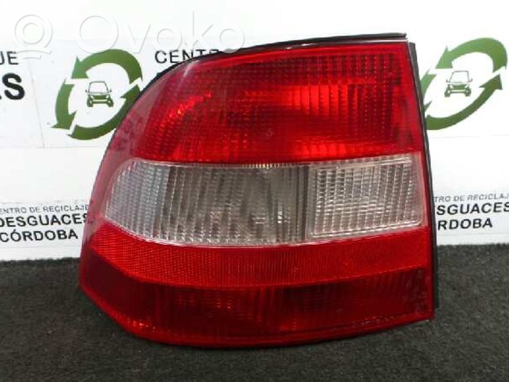 Rear/tail lights   90568047,VECTRAB4PUERTAS,9599BLANCO