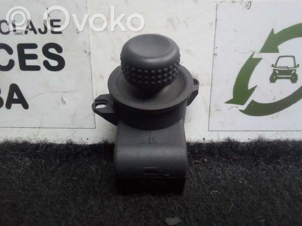 Wing mirror switch   7700875674,8PINES
