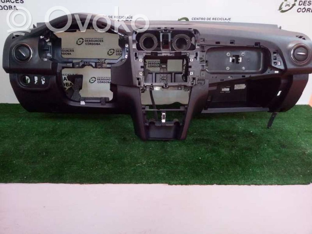 Dacia Sandero Панель 