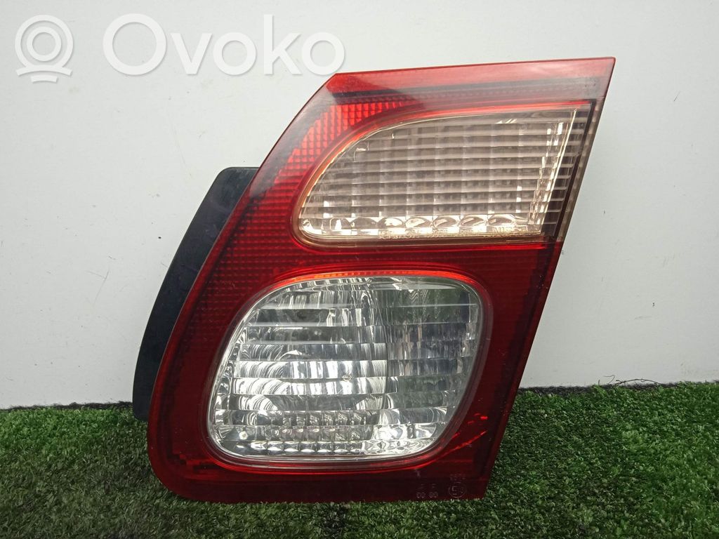 Nissan Almera Tino Takaluukun takavalot 