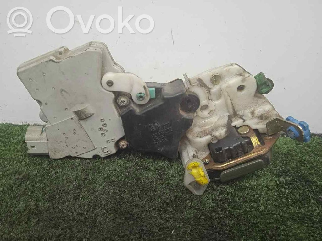 Nissan Maxima Serratura portiera anteriore 