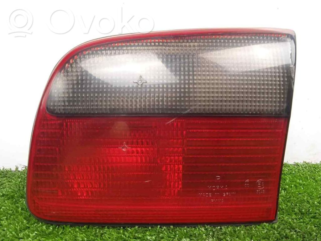 Opel Omega B1 Aizmugurējais lukturis pārsegā 