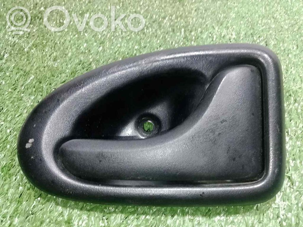 Manecilla interna puerta delantera