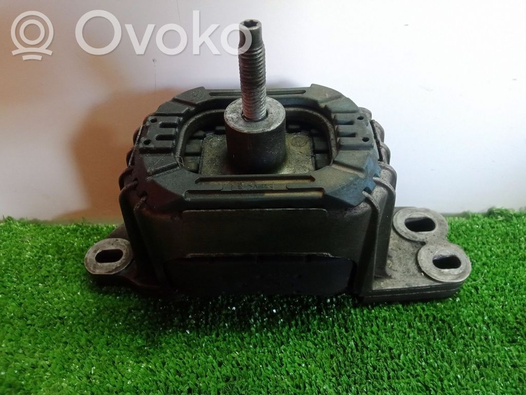 Engine mount bracket   REFERENCIABORRADA