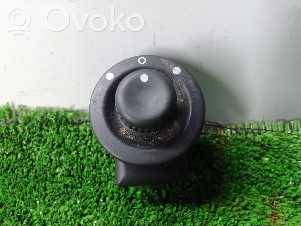 Dacia Duster Wing mirror switch 