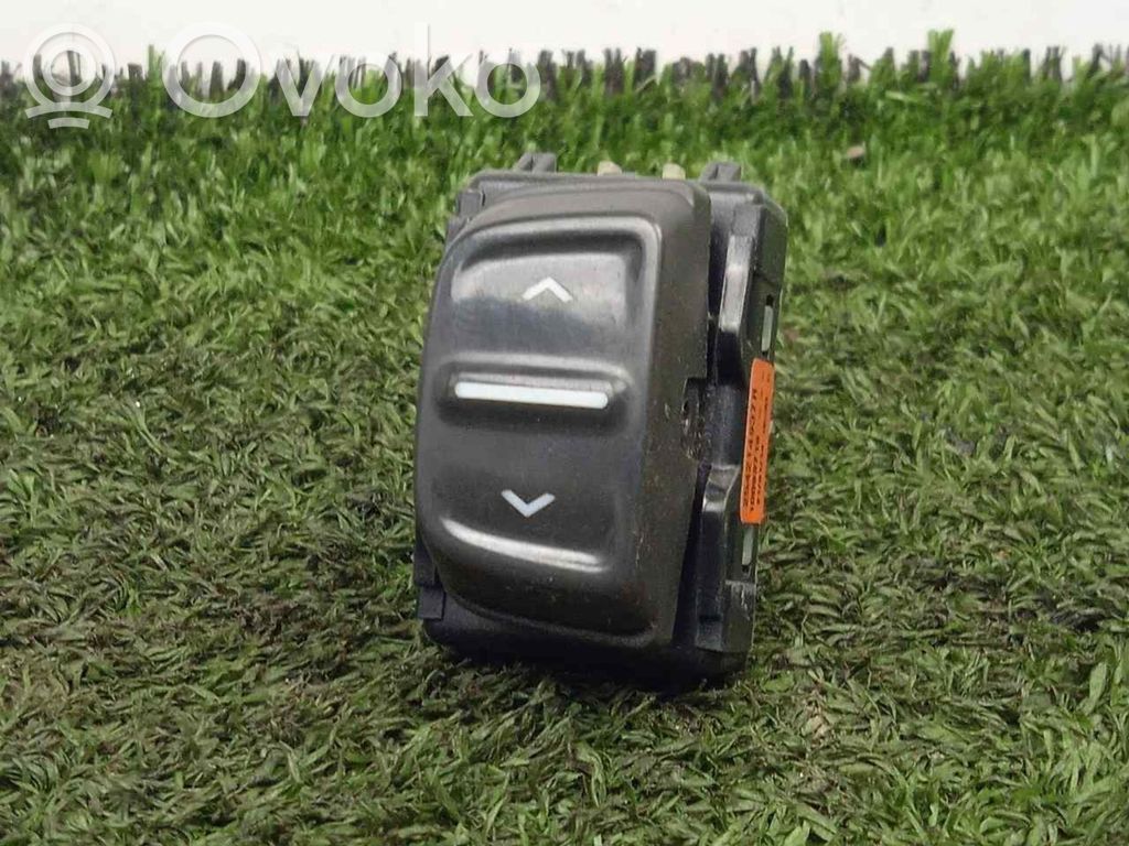 Dacia Sandero Electric window control switch 