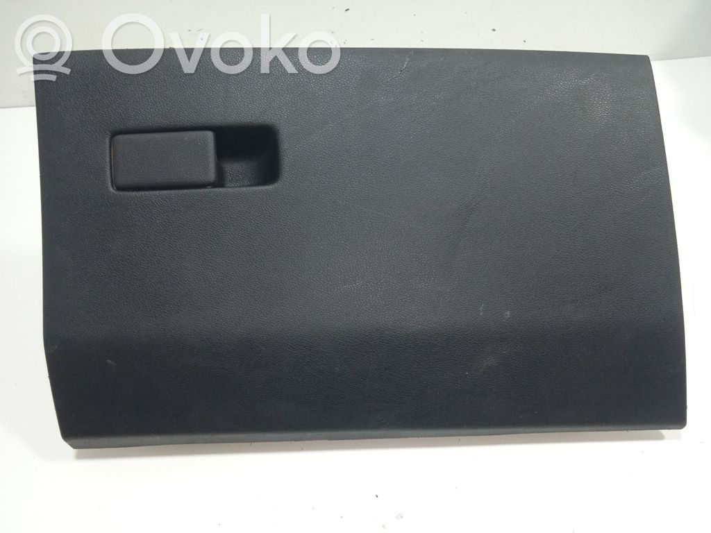 Glove box
