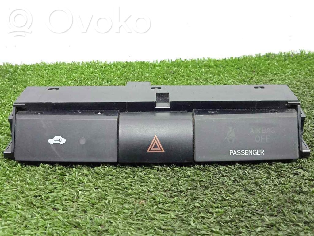 Toyota Corolla E140 E150 Botón interruptor de luz de peligro 