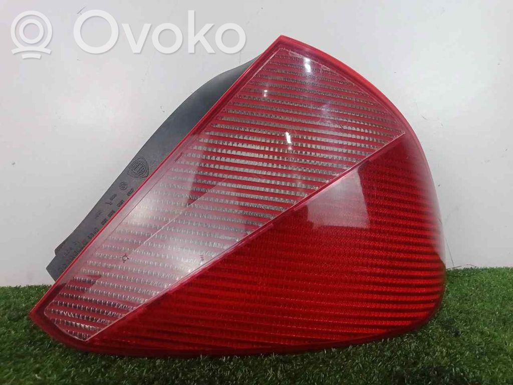 Rear/tail lights   SINREFERENCIA,9906,4PUERTAS