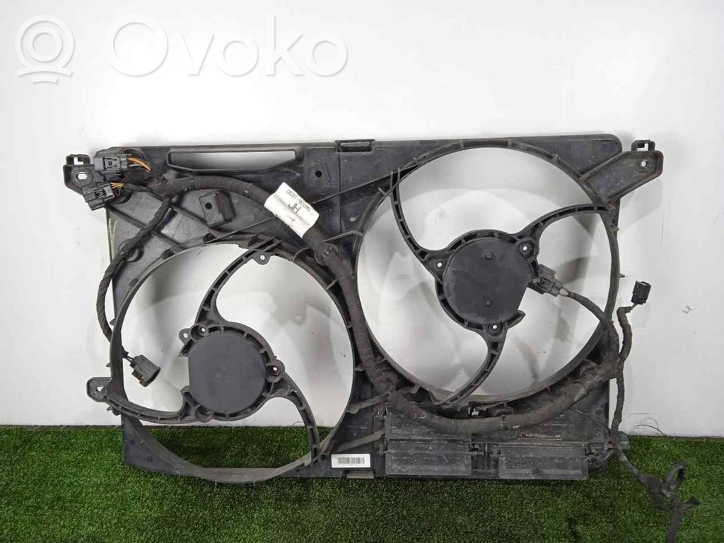 Rejilla delantera   DG938C607HB
