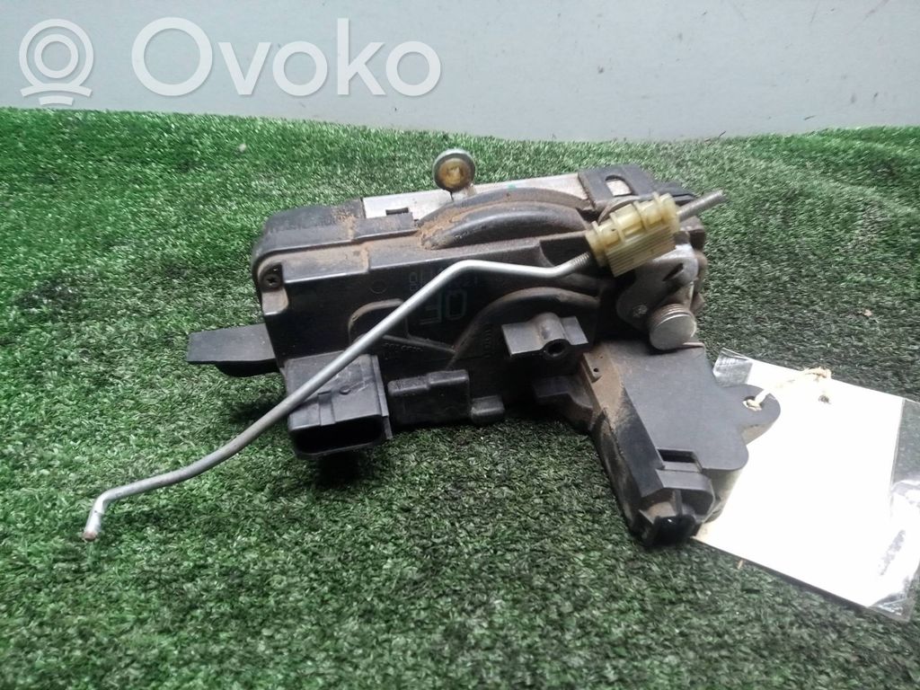 Opel Zafira B Front door lock 