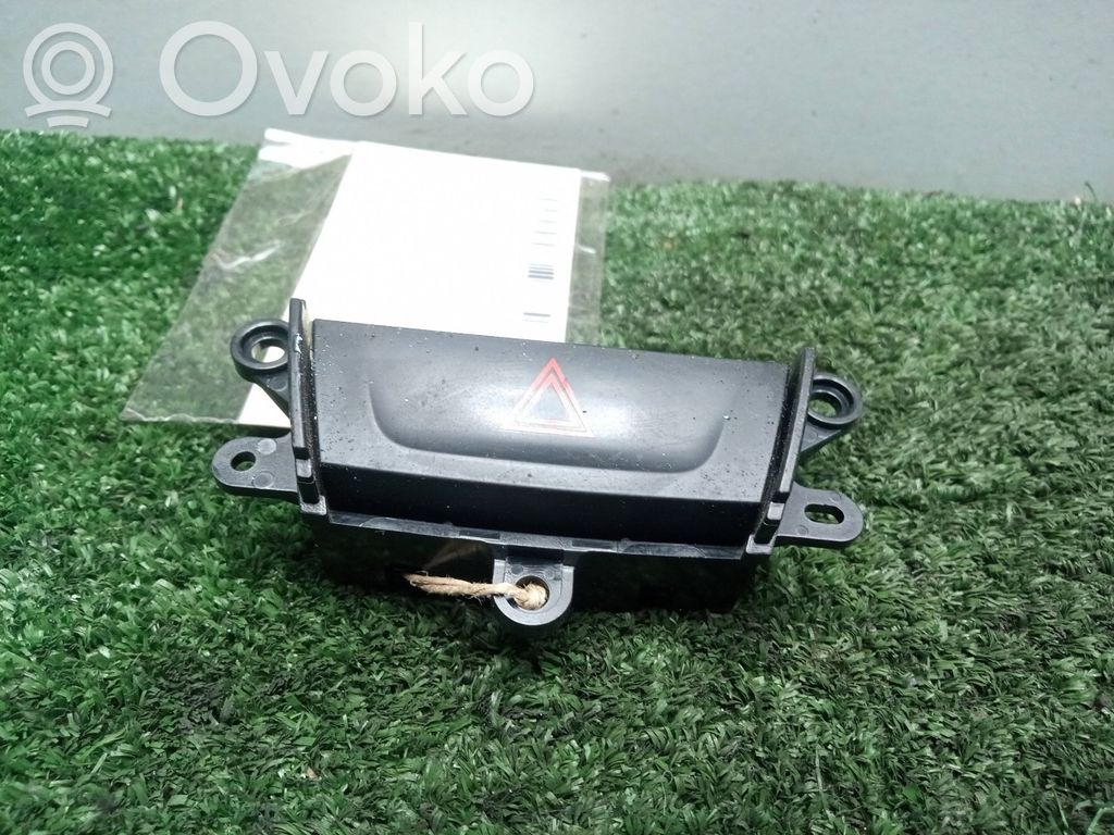 Mitsubishi ASX Botón interruptor de luz de peligro 