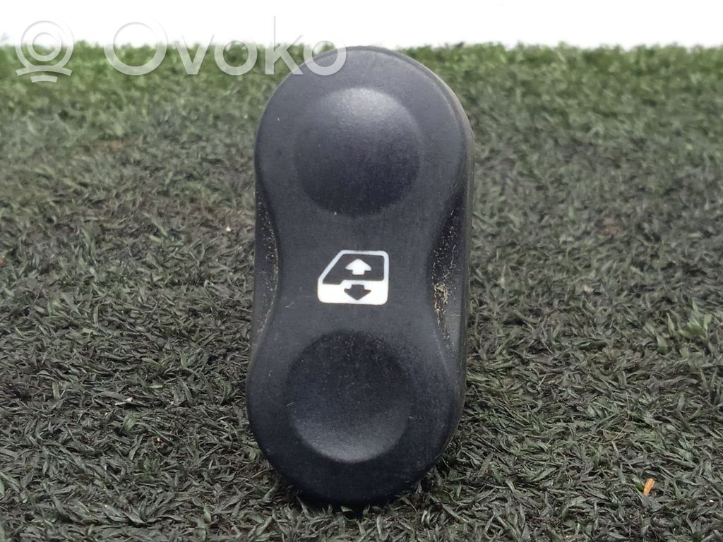 Dacia Duster Electric window control switch 