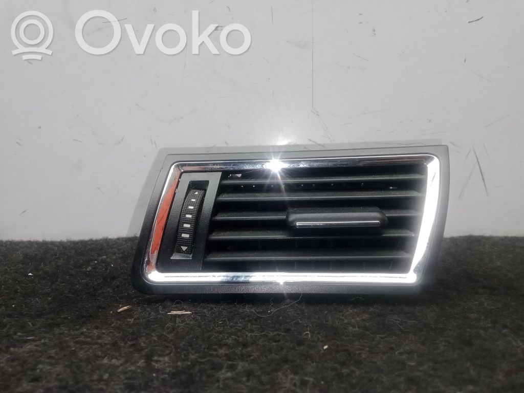 Grille d'aération centrale   5JA819701D