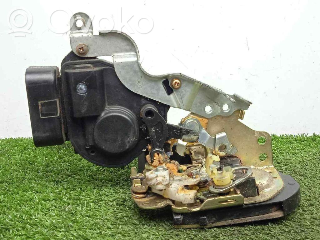 Toyota RAV 4 (XA10) Front door lock 