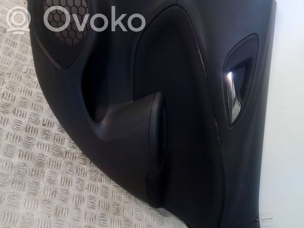 Opel Astra K Takaoven verhoilu 